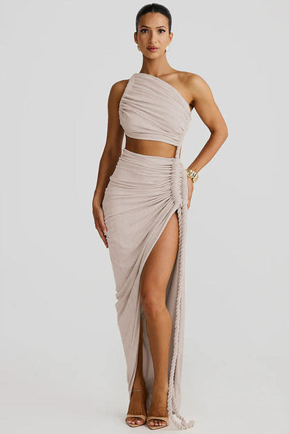 Vestido largo sin tirantes con aberturas y cordones