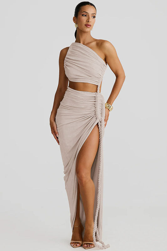 Vestido largo sin tirantes con aberturas y cordones