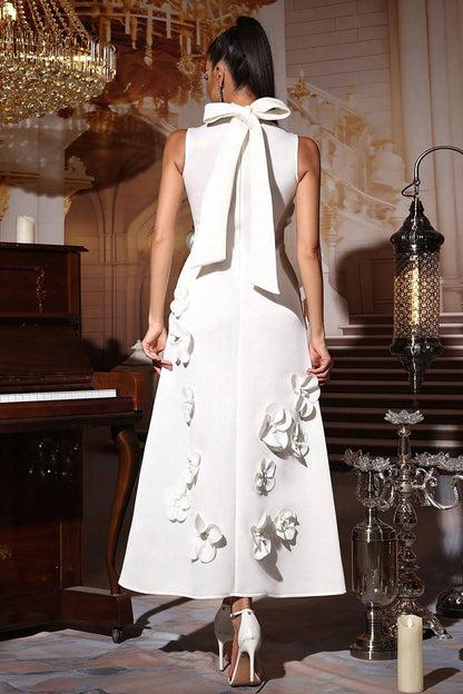 Vestido largo sin mangas con adornos florales de Ethel