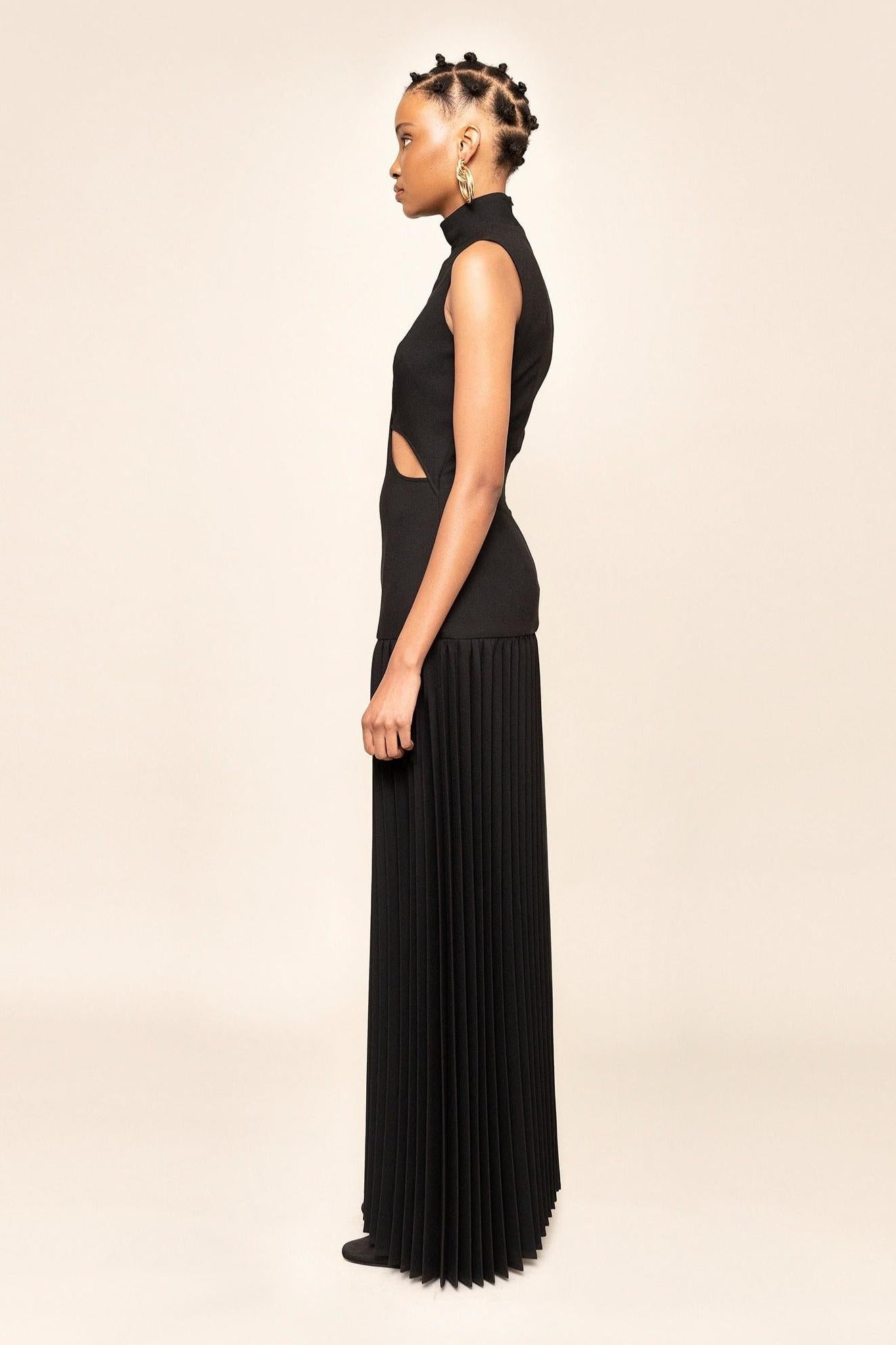 Vestido largo plisado con aberturas