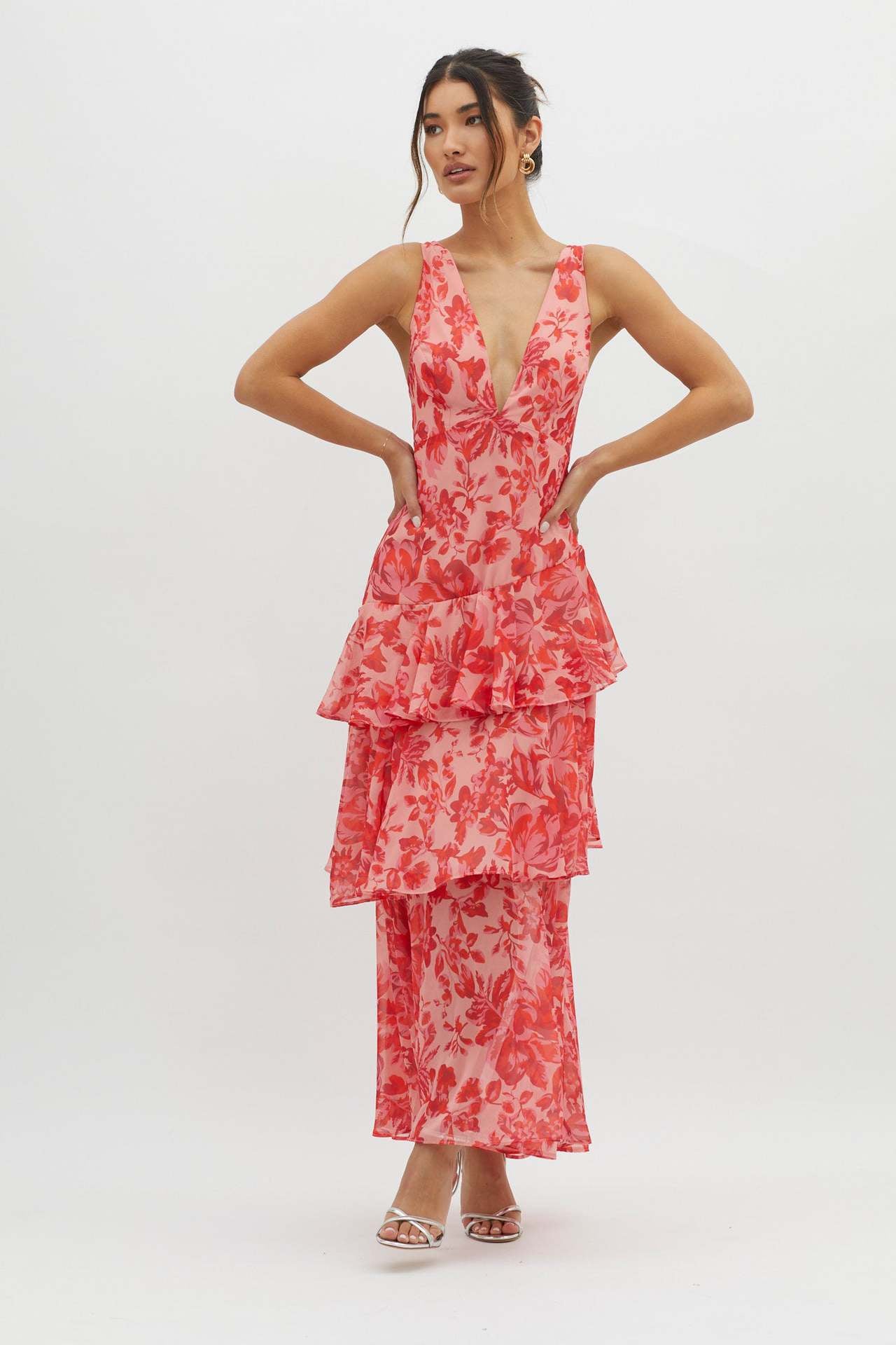 Vestido largo con volantes y espalda de tiras