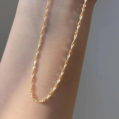 Luna Twist Necklace