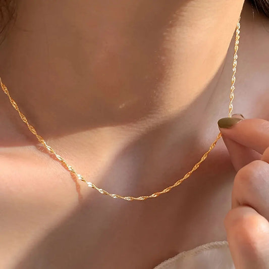 Luna Twist Necklace