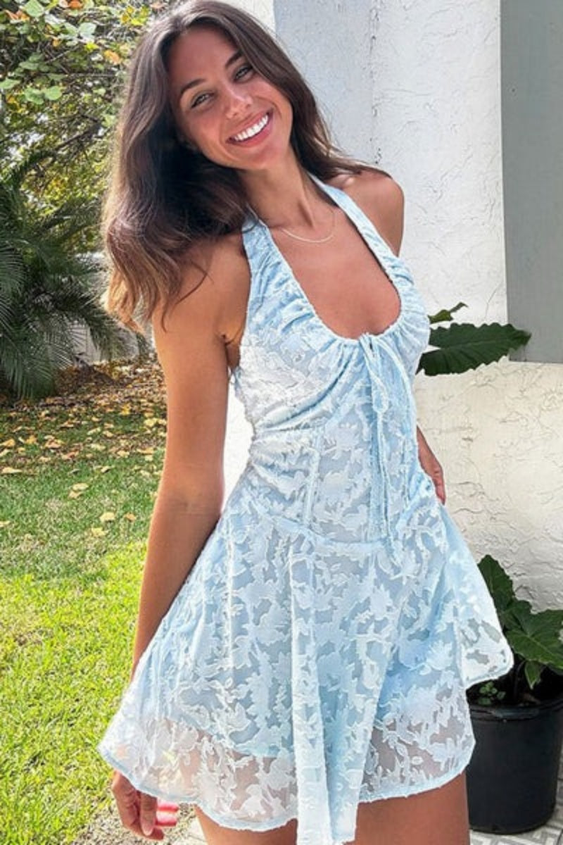 Vestido corto de vacaciones con estampado floral de jacquard, cintura baja, lazo y cuello halter