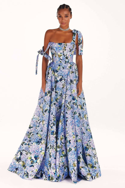 Vestido largo con tirantes y estampado de hortensias de Kacey