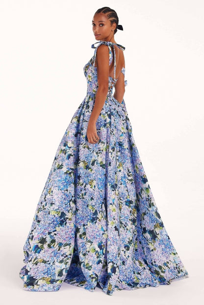 Vestido largo con tirantes y estampado de hortensias de Kacey